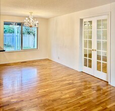 16862 NE 18th St in Bellevue, WA - Building Photo - Building Photo