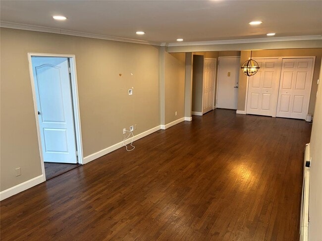 101 Jackson Ave, Unit 3M in Mineola, NY - Building Photo - Building Photo