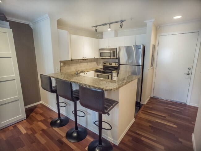 323 Queen Anne Ave N in Seattle, WA - Building Photo - Building Photo