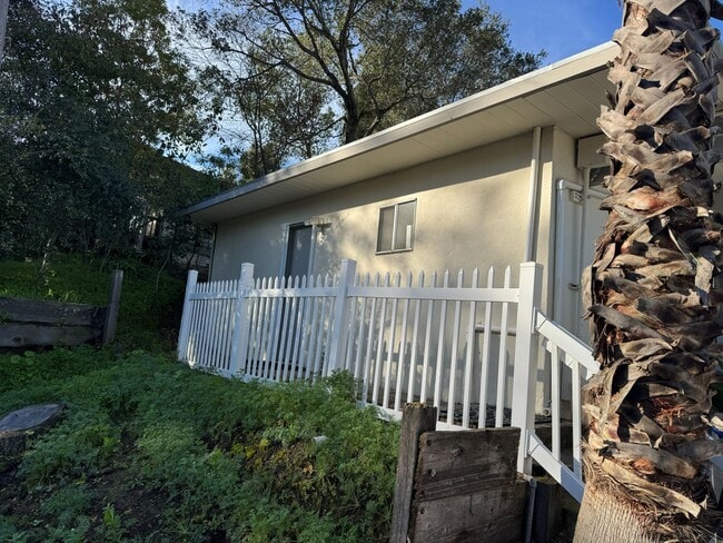 160 College Ave, Unit #B