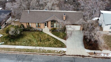 2657 Summerwood Dr in Layton, UT - Building Photo - Building Photo