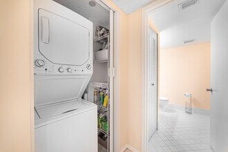 901 SW 141st Ave in Pembroke Pines, FL - Building Photo - Building Photo