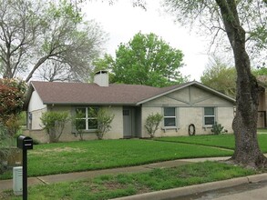 5517 Castleview Ln in Garland, TX - Building Photo - Building Photo