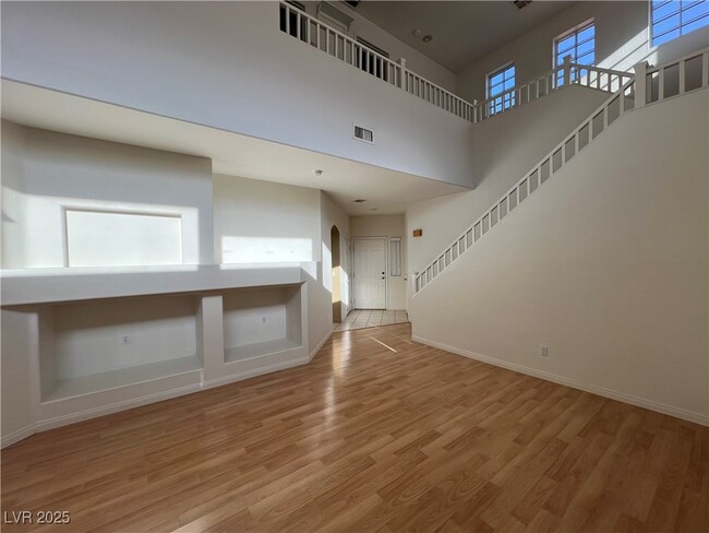 2697 Hillgrass Rd in Las Vegas, NV - Building Photo - Building Photo