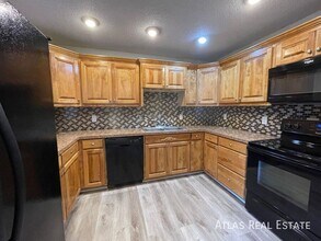 18904 E Arrowhead Dr in Independence, MO - Building Photo - Building Photo