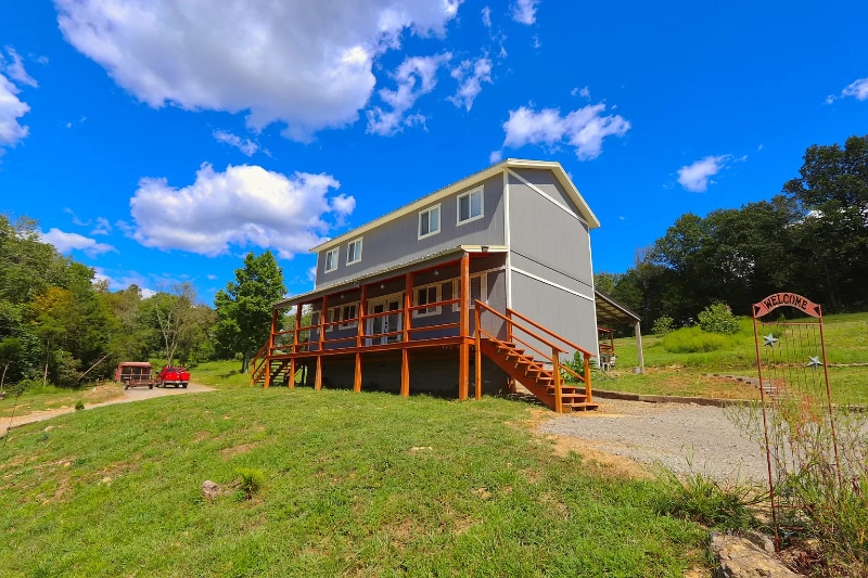 333 Little Salt Lick Rd in Pleasant Shade, TN - Building Photo