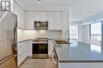 3270 Sheppard Ave E in Toronto, ON - Building Photo - Building Photo