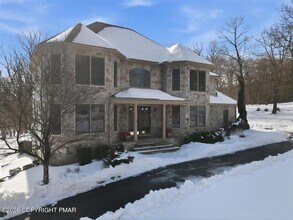 5132 Pocono Park in Swiftwater, PA - Building Photo - Building Photo