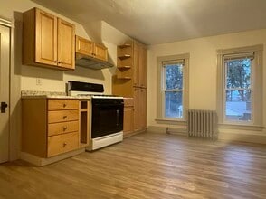 21 Clarke St, Unit 21 Clarke Upper in Concord, NH - Building Photo - Building Photo