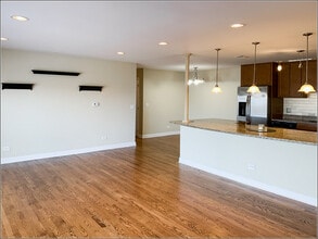 9601 Golf Rd in Des Plaines, IL - Foto de edificio - Building Photo