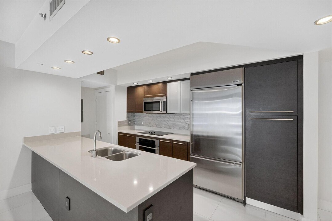 55 SE 6th St, Unit 2103 in Miami, FL - Building Photo