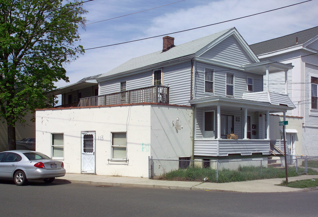 62 Perkins St in Chicopee, MA - Foto de edificio