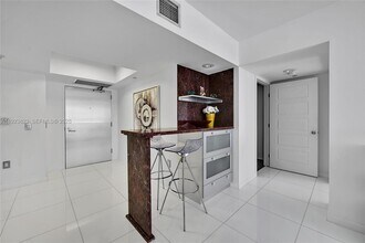 16445 Collins Ave in Sunny Isles Beach, FL - Building Photo - Building Photo