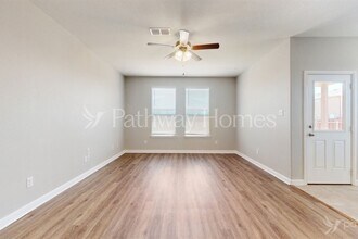 1000 Meadow Scape Dr in Burleson, TX - Foto de edificio - Building Photo