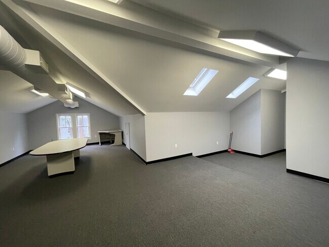 227 Cypress St, Unit 1 in Brookline, MA - Building Photo - Building Photo