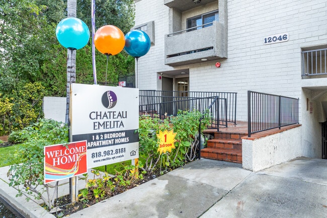 Chateau Emelita Apartments in Valley Village, CA - Building Photo - Building Photo