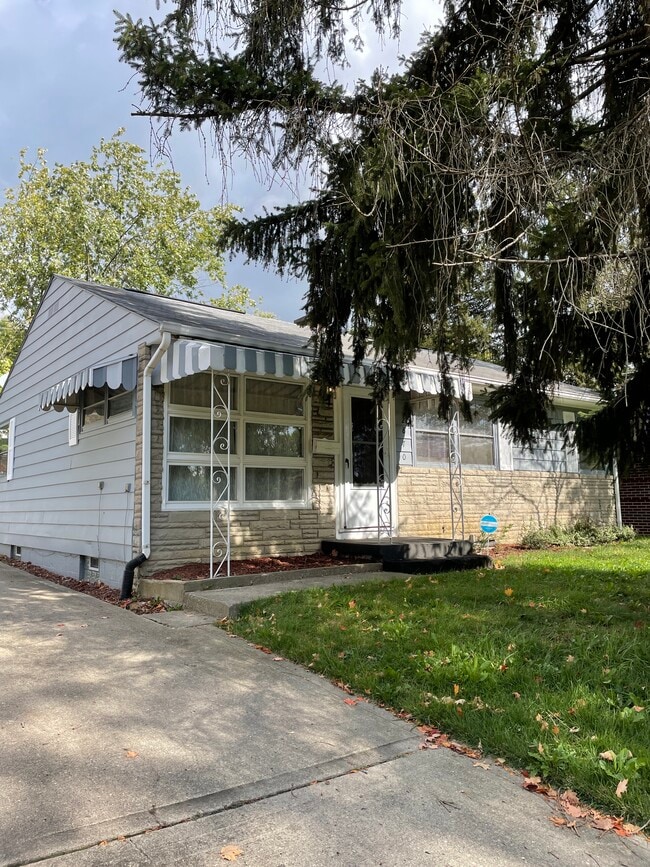 2870 Brownlee Ave