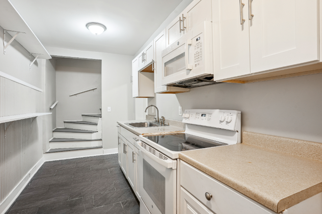 property at 1643 Ralph David Abernathy Blvd