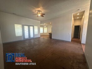978 N Las Entradas Dr in Washington, UT - Building Photo - Building Photo