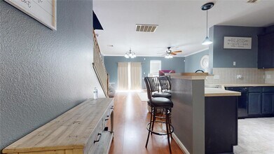 8030 Singing Sonnet Ln in Houston, TX - Building Photo - Building Photo