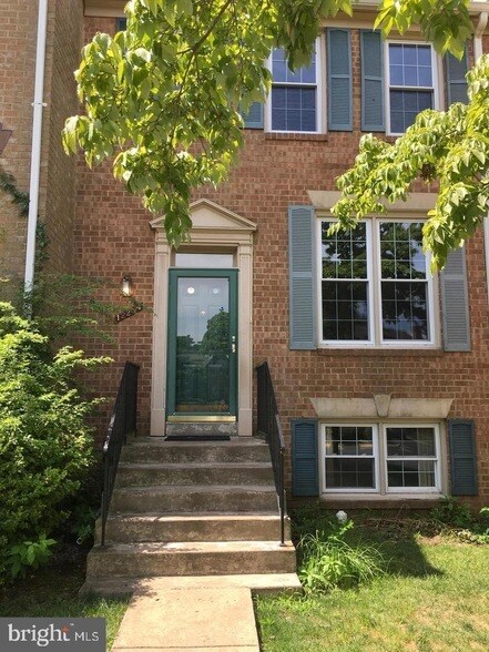 12204 Apple Orchard Ct in Fairfax, VA - Building Photo