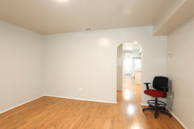 1305 Orren St NE, Unit #1 in Washington, DC - Foto de edificio - Building Photo