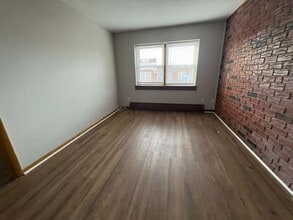 185 Thompson St, Unit 4 in New Haven, CT - Foto de edificio - Building Photo