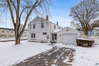 3 New Hampshire Dr in New Britain, CT - Building Photo - Building Photo