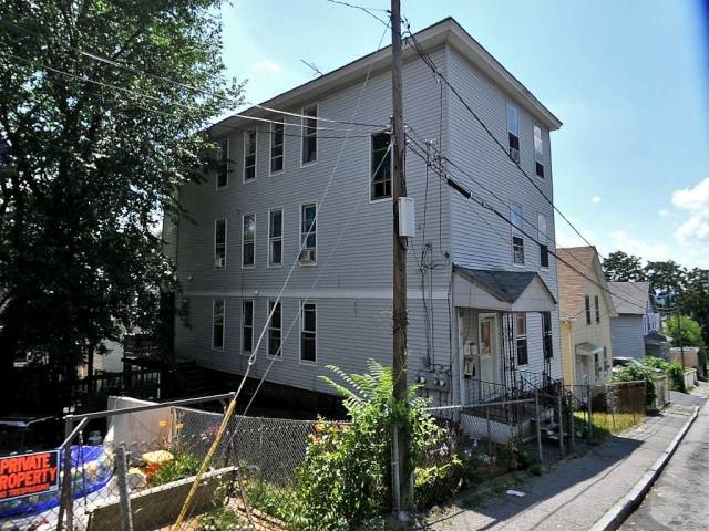 WORCESTER - 3 FAMILY in Worcester, MA - Building Photo