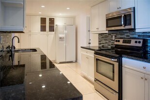 1833 S Ocean Dr in Hallandale Beach, FL - Building Photo