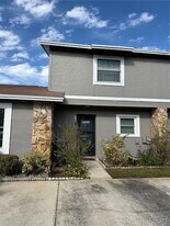 10053 Lake Oak Cir in Tampa, FL - Building Photo