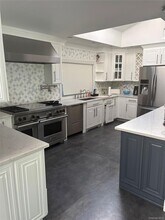 11 Juneau Blvd in Woodbury, NY - Building Photo - Building Photo