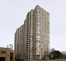 ATRIUM ii in Toronto, ON - Building Photo