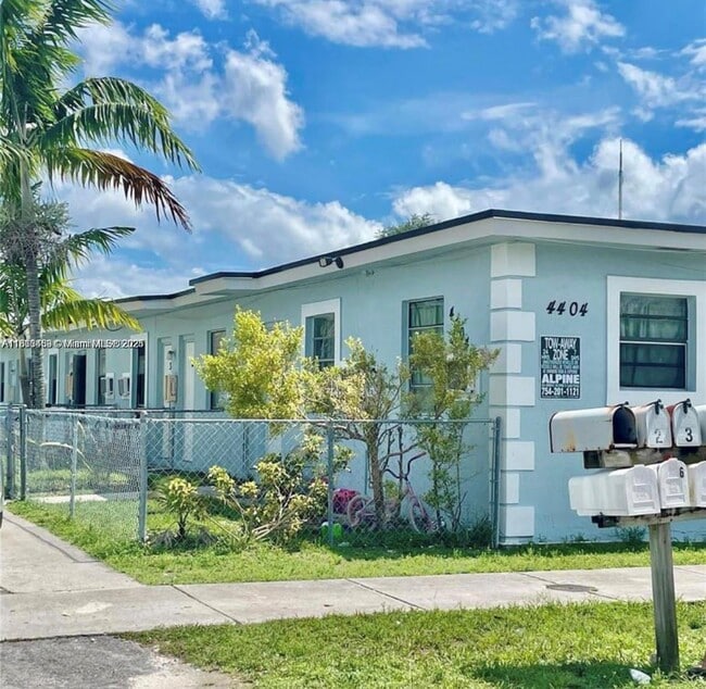 property at 4404 SW 22nd St