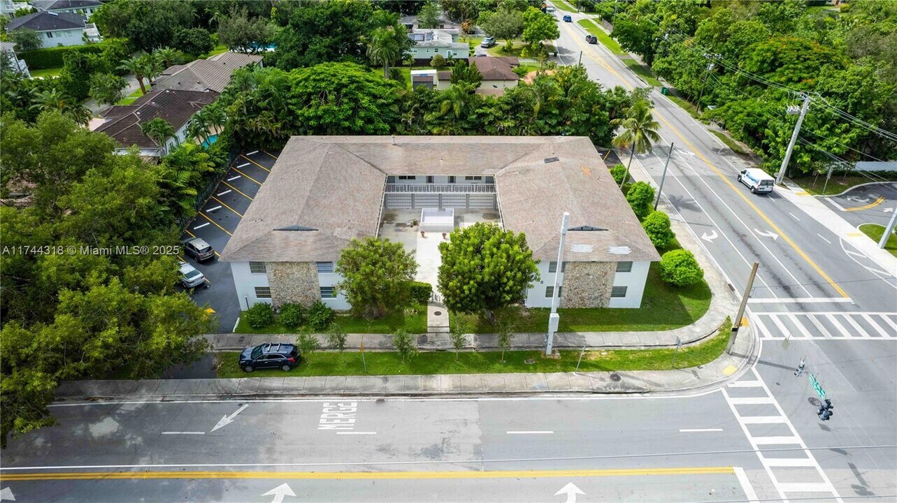 6650 Miller Dr-Unit -14 in Miami, FL - Building Photo