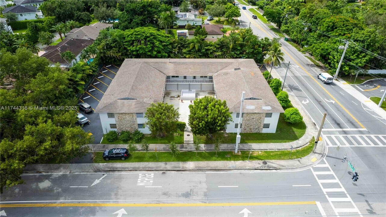 6650 Miller Dr in Miami, FL - Building Photo