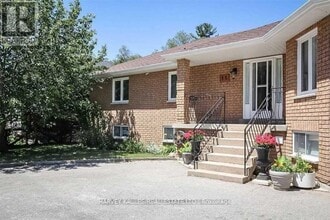 11 Twin Pines Dr in Wasaga Beach, ON - Building Photo - Building Photo