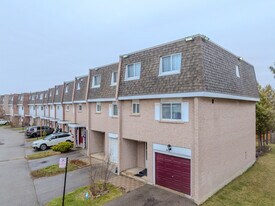 830 Westlock Rd in Mississauga, ON - Building Photo