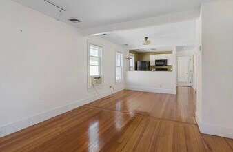 21 Florence St, Unit 1 in Cambridge, MA - Building Photo - Building Photo