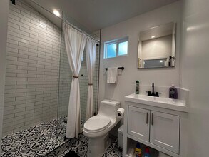 22949 Valerio St in Los Angeles, CA - Building Photo - Building Photo