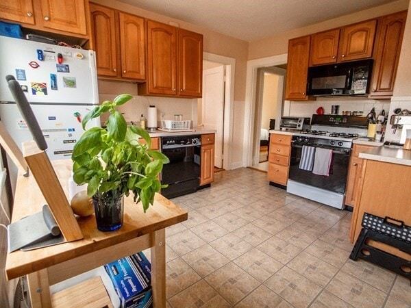 21 Bradwood St, Unit 1 in Boston, MA - Building Photo