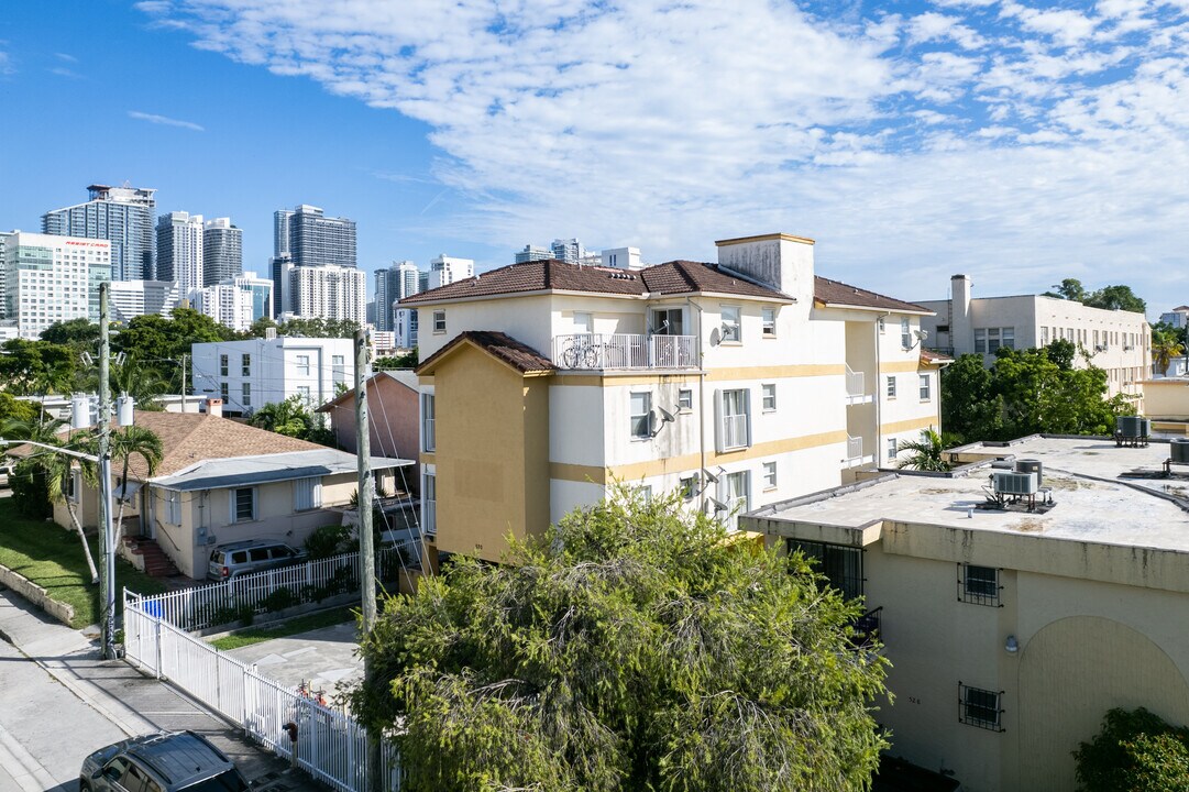 Parkview Apartments in Miami, FL - Building Photo