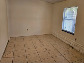 2109 E Bougainvillea Ave, Unit B in Tampa, FL - Building Photo - Building Photo