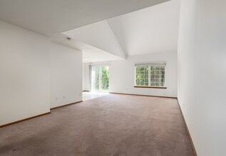 2312 E Division St, Unit B in Mount Vernon, WA - Building Photo - Building Photo