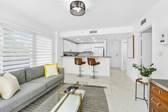 2740 SW 28th Terrace in Miami, FL - Building Photo - Building Photo