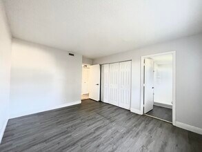 717 Gardens Dr in Pompano Beach, FL - Building Photo - Building Photo