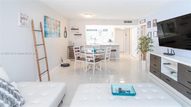1893 S Ocean Dr in Hallandale Beach, FL - Building Photo - Building Photo