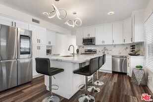 5542 Harold Way in Los Angeles, CA - Building Photo