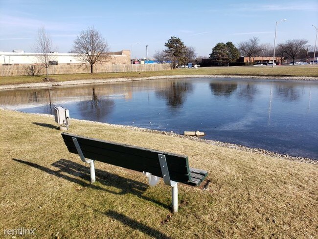 1 Villa Verde Dr in Buffalo Grove, IL - Building Photo - Building Photo