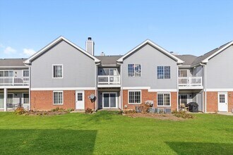 1615 W Hawkes St in Arlington Heights, IL - Building Photo - Building Photo